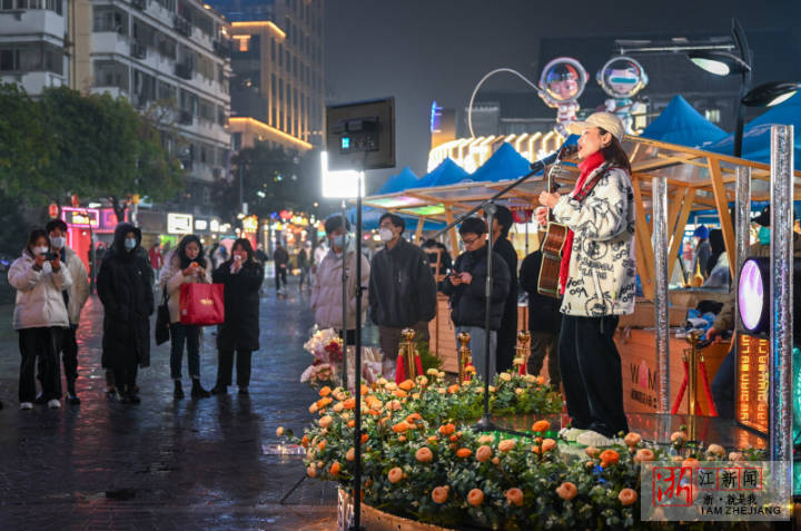 杭州武林夜市人气逐步恢复