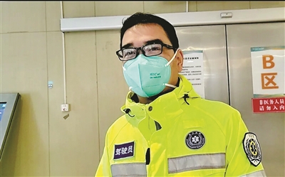 “没停过，一直在出车急救的路上” 他们是战疫一线的生命“摆渡人”