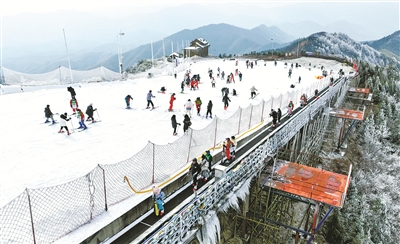 “滑雪+温泉”——  宁海深甽“冰火”产业迎来“开门红”