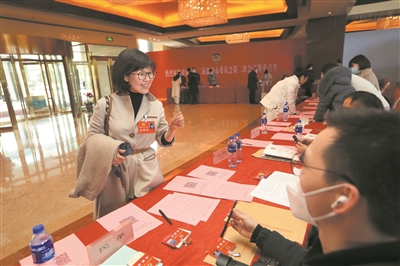 温州市两会开幕在即  代表委员昨起陆续报到
