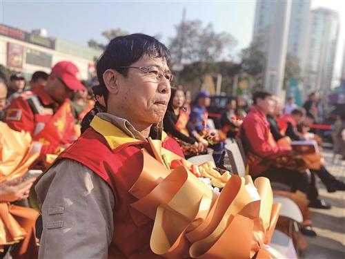 寻找身边的雷锋  坚守20多年，他只为守护海岛灯火