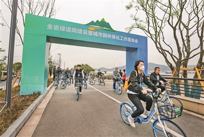 推门见绿、抬头赏景，你感受到了吗  今年我市计划新增绿道80公里