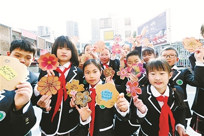 四眼碶小学师生 守护最美樱花路