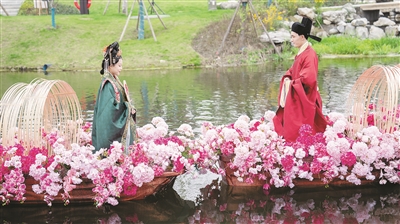 宋风桃韵“味”正浓 桃花湖公园举办首届桃花节 打造城北地区最大爱情主题公园