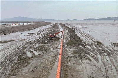 洞头陆域引调水工程一期项目作业  海中湖段启动海上铺管