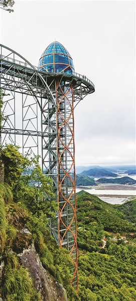 158米  浙江最高悬崖观光电梯通过“安检”  位于象山县灵岩山风景区