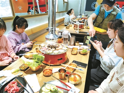 直播反餐饮浪费检查  北仑商圈“精细化”点餐氛围渐浓