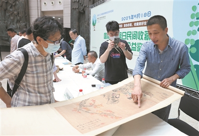 鉴宝大会市民秀“箱底货”  专家：不少为仿品，捡漏心态不可取