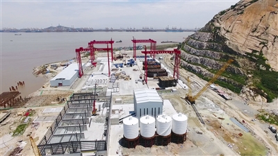 大洋山海工基地项目陆域工程投入试运营 首个桶式基础结构开始浇筑，预计7月全面投产