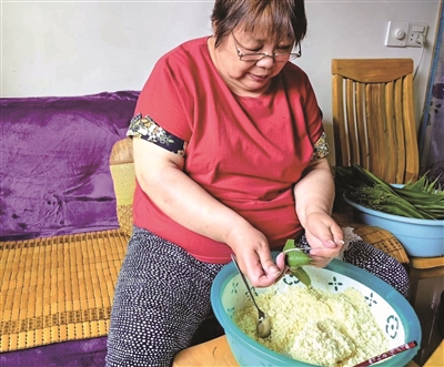 11年免费送邻里端午粽  北仑阿姨昨送出第60001个粽子