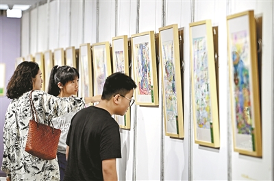 中小学生板报设计大赛获奖作品正在展出 展览将持续至8月29日