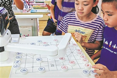 善下棋、可陪练、能手术、会伴宠……  机器人正在走进我们的生活