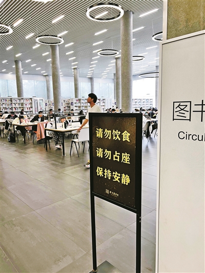 公共图书馆座位“占而不坐”怎么解
