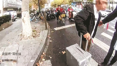 盲人来杭州办事，住宿成了难题