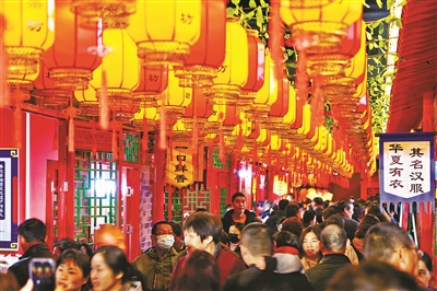 雪窦庙会　民俗与时尚交融