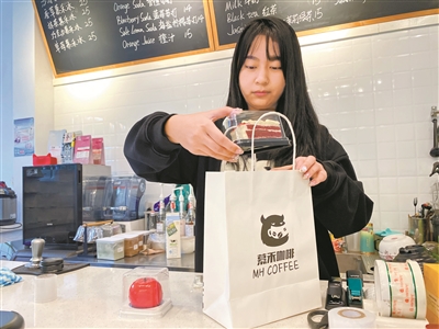 “剩菜盲盒”为何受到年轻人欢迎
