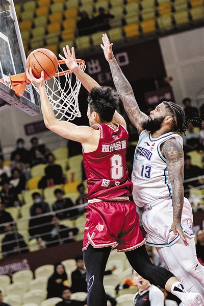 战胜“老熟人” 浙江稠州金租男篮收获6连胜
