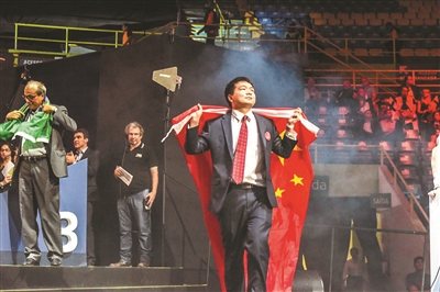 “学徒工只是一条‘起跑线’，你们一样可以向前飞奔” 杨金龙：大山里走出的世界技能冠军
