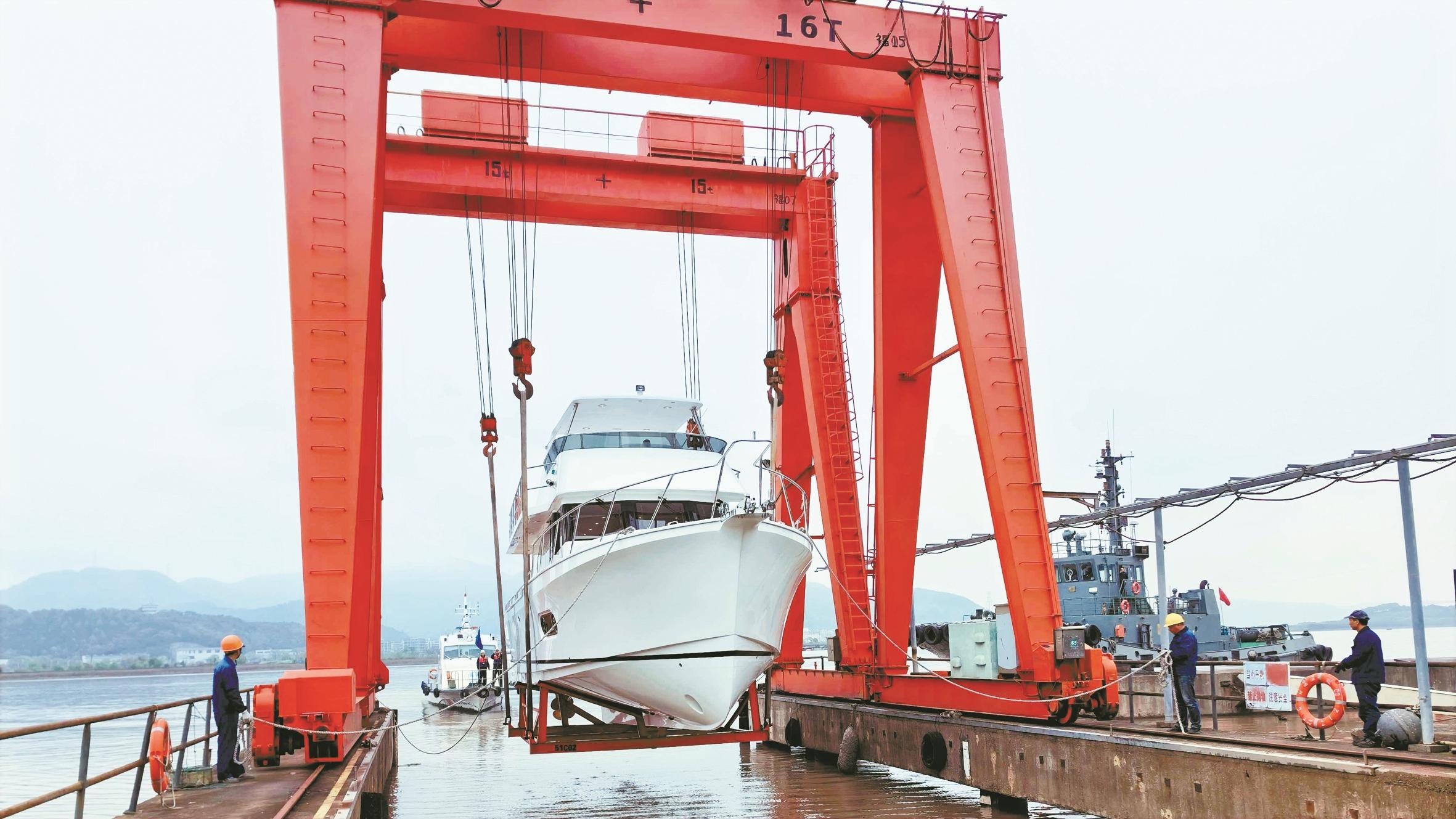 北仑今年首艘 外贸出口游艇下水测试  售价约70万美元