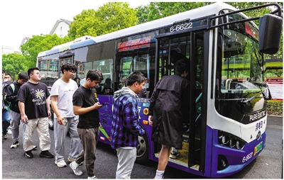 又一条公交线路开进高校 下楼即可搭车 两条校内专线让杭城这所大学师生直喊“特幸福”