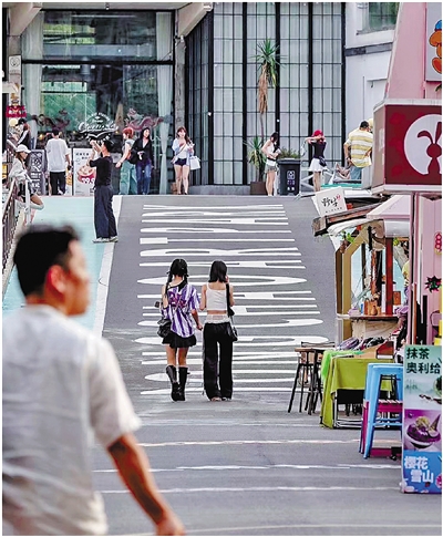 城市漫步新气象 以酒店为中心的“15分钟CityWalk圈”线路，杭州已发布了52条