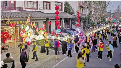 百丈接龙灯村博闹新春