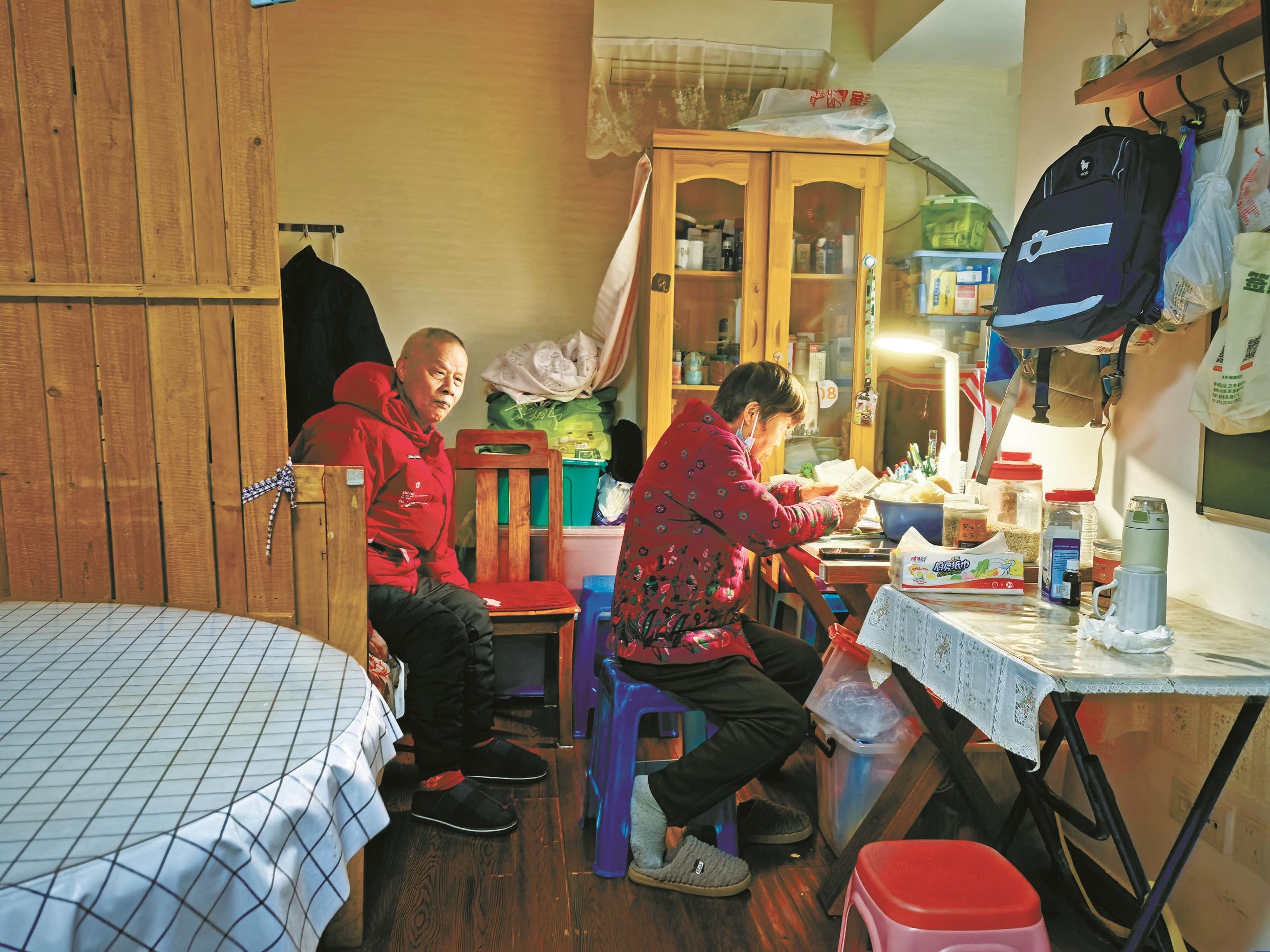 一场亲情长跑 母女接力四十载照顾“长不大的孩子”