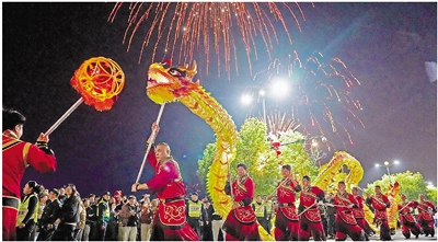 灯火璀璨耀古镇闹元宵