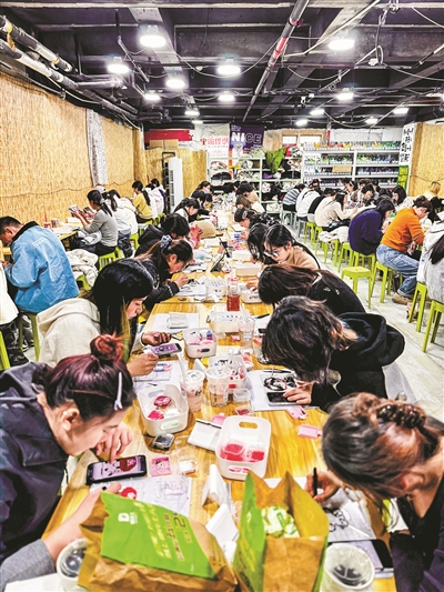 团购订单增幅达9018%，门店单日客流可达三四百人 拼豆爆火的“AB面”