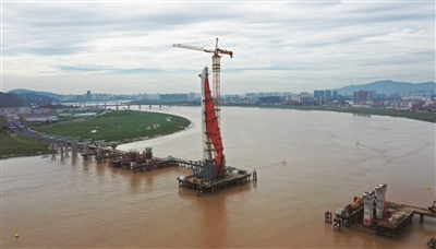 瑞湖高速迎来施工新阶段  飞云江1号特大桥钢副塔完工