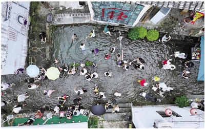 千年古村 洗街消暑