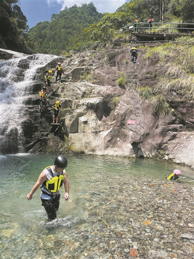亲水、观瀑、听风——  来大若岩 清凉一夏