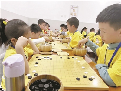 让孩子们的棋艺与人生双向成长 杭州这所学校托起少年的围棋梦