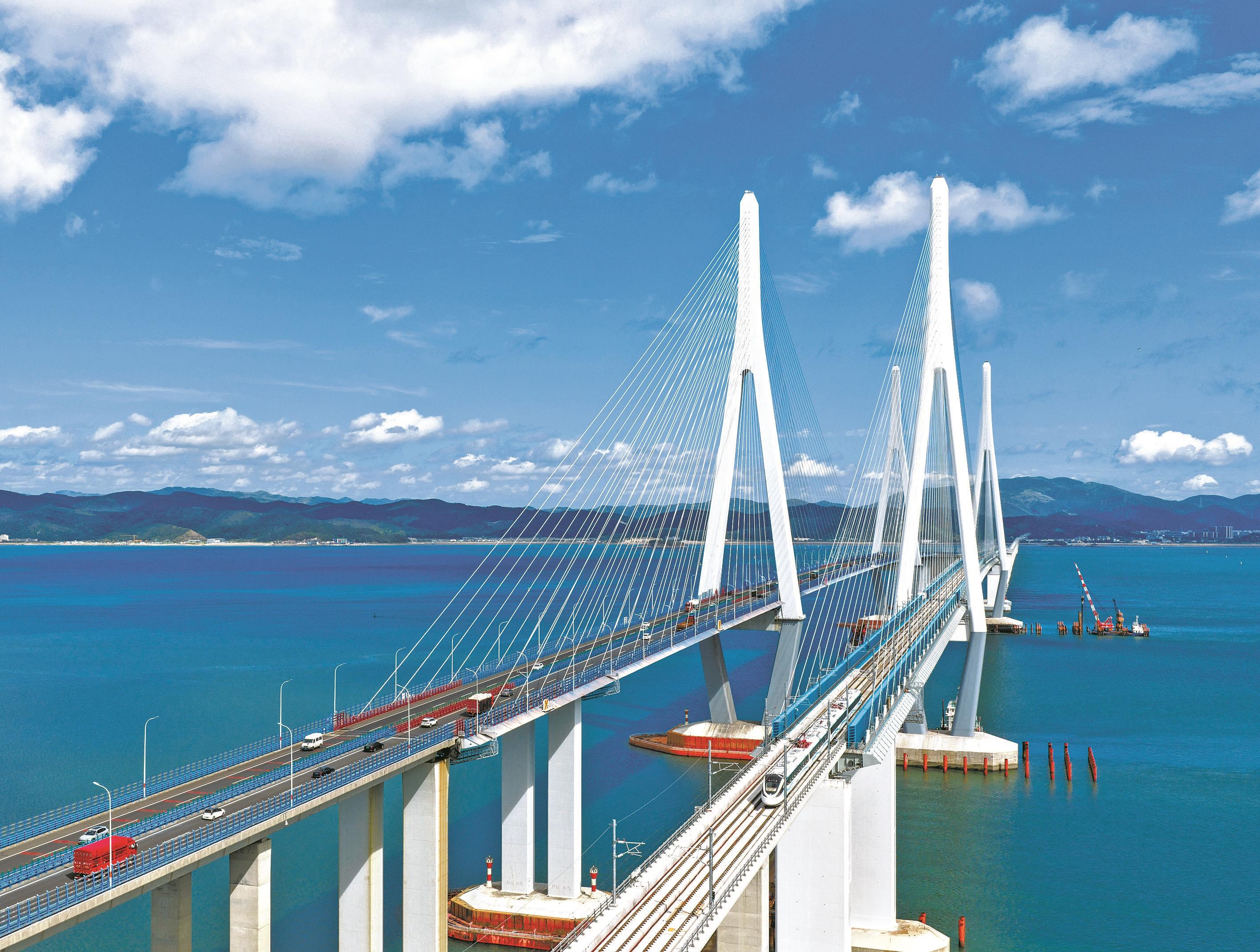 长虹卧波听涛声