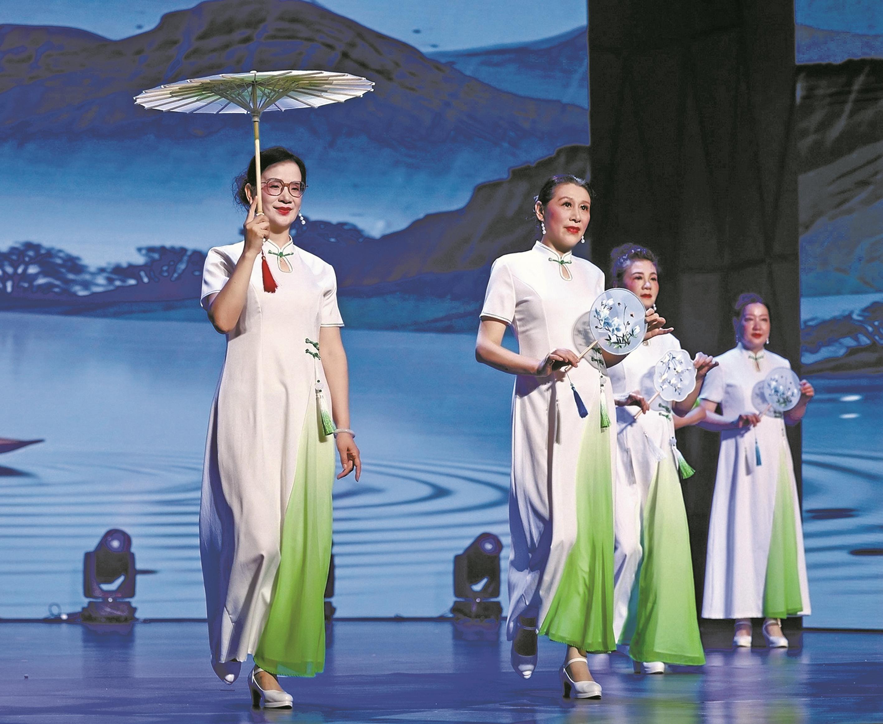 市公共文化中心艺圆剧场举行首场公益展演 普通市民站上舞台当主角