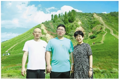 同在一家医院 却像隔着“鹊桥” “双医”夫妻用24年把“忙碌”化作“懂你”